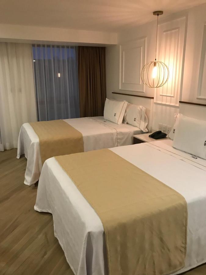 Six Hotel Guadalajara Degollado מראה חיצוני תמונה
