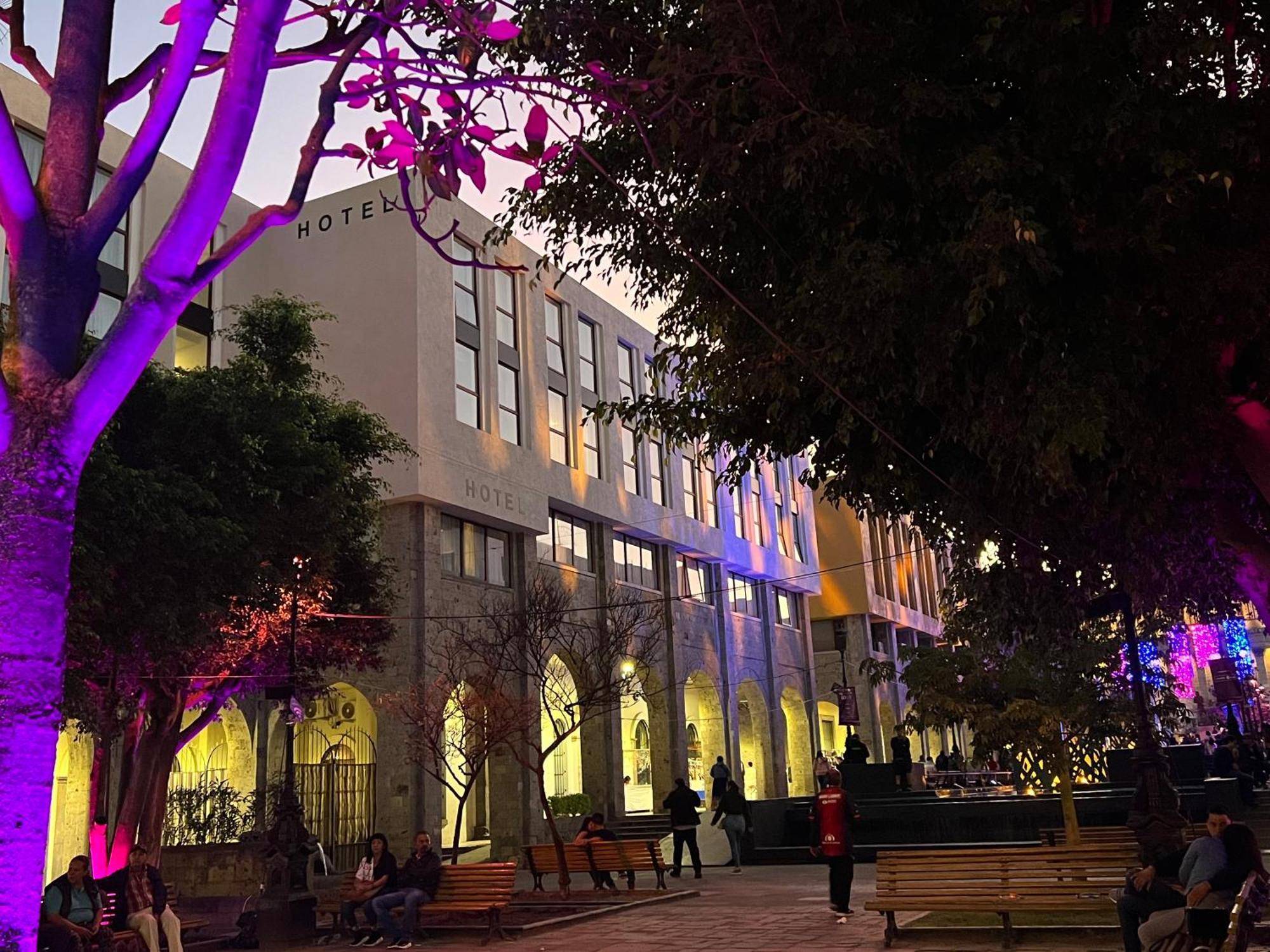 Six Hotel Guadalajara Degollado מראה חיצוני תמונה
