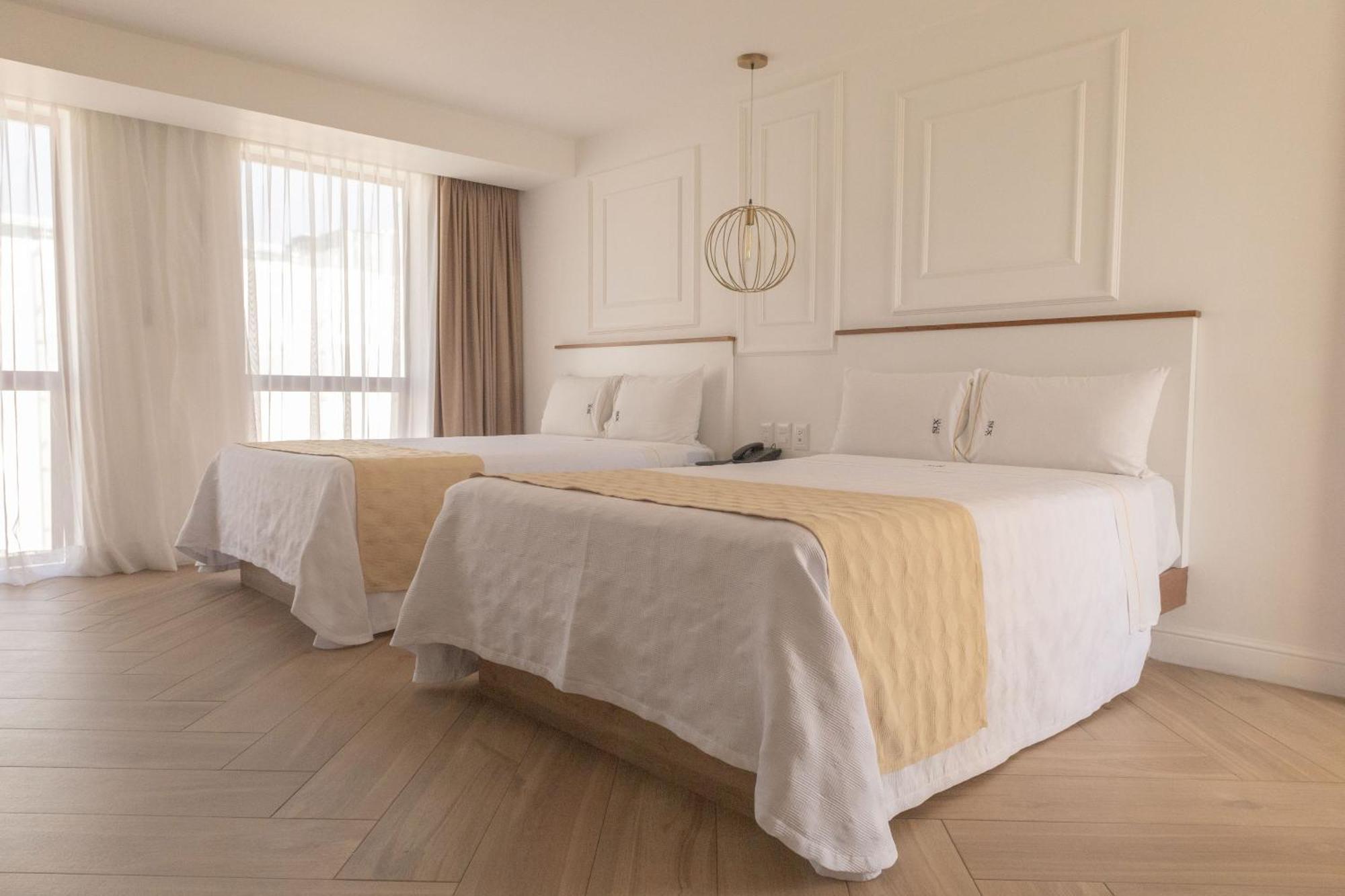 Six Hotel Guadalajara Degollado מראה חיצוני תמונה