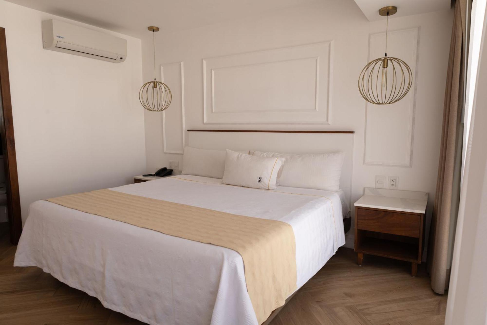 Six Hotel Guadalajara Degollado מראה חיצוני תמונה