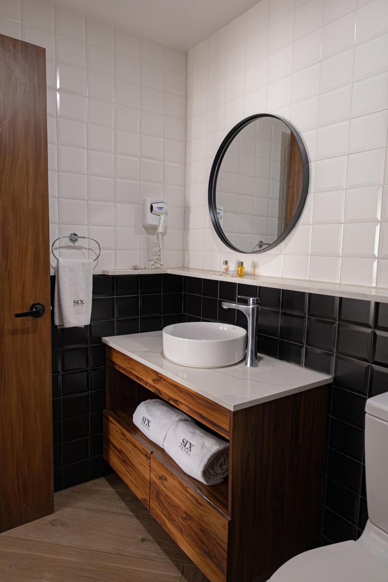 Six Hotel Guadalajara Degollado מראה חיצוני תמונה