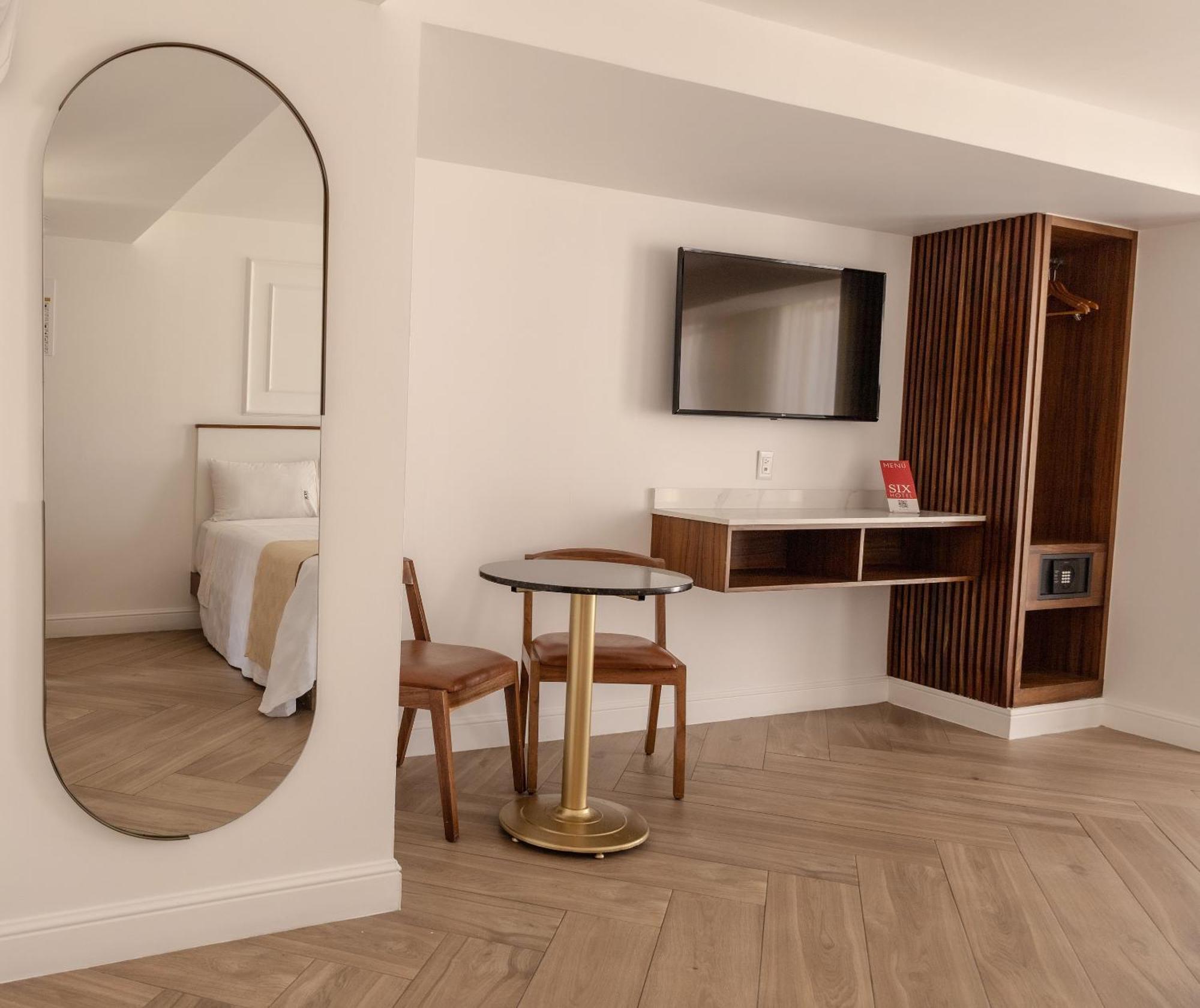 Six Hotel Guadalajara Degollado מראה חיצוני תמונה
