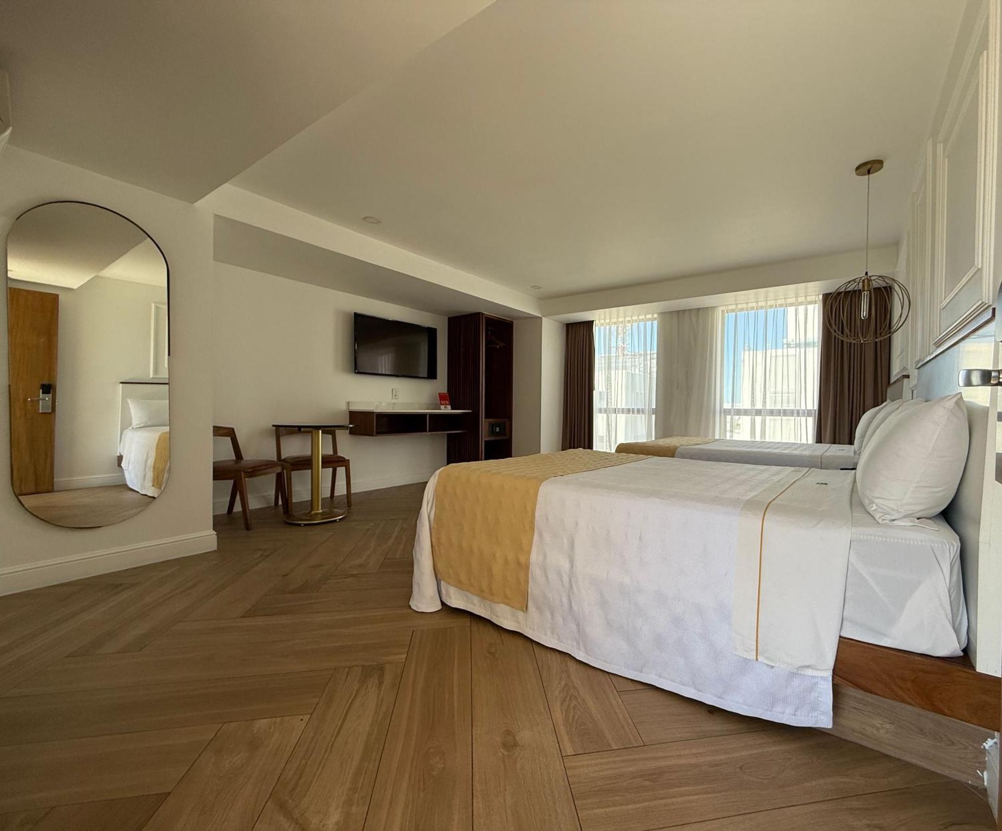Six Hotel Guadalajara Degollado מראה חיצוני תמונה